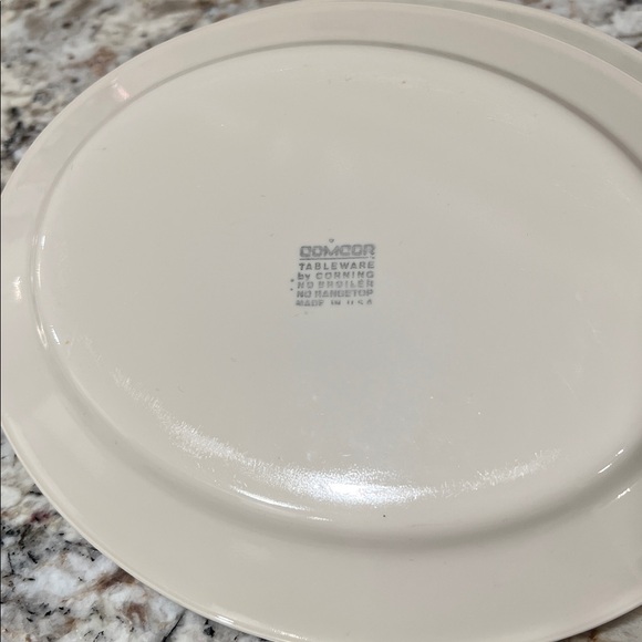 (6) 9.5” Corning COMCOR Oval Plates in Sandstone Beige - Picture 4 of 4